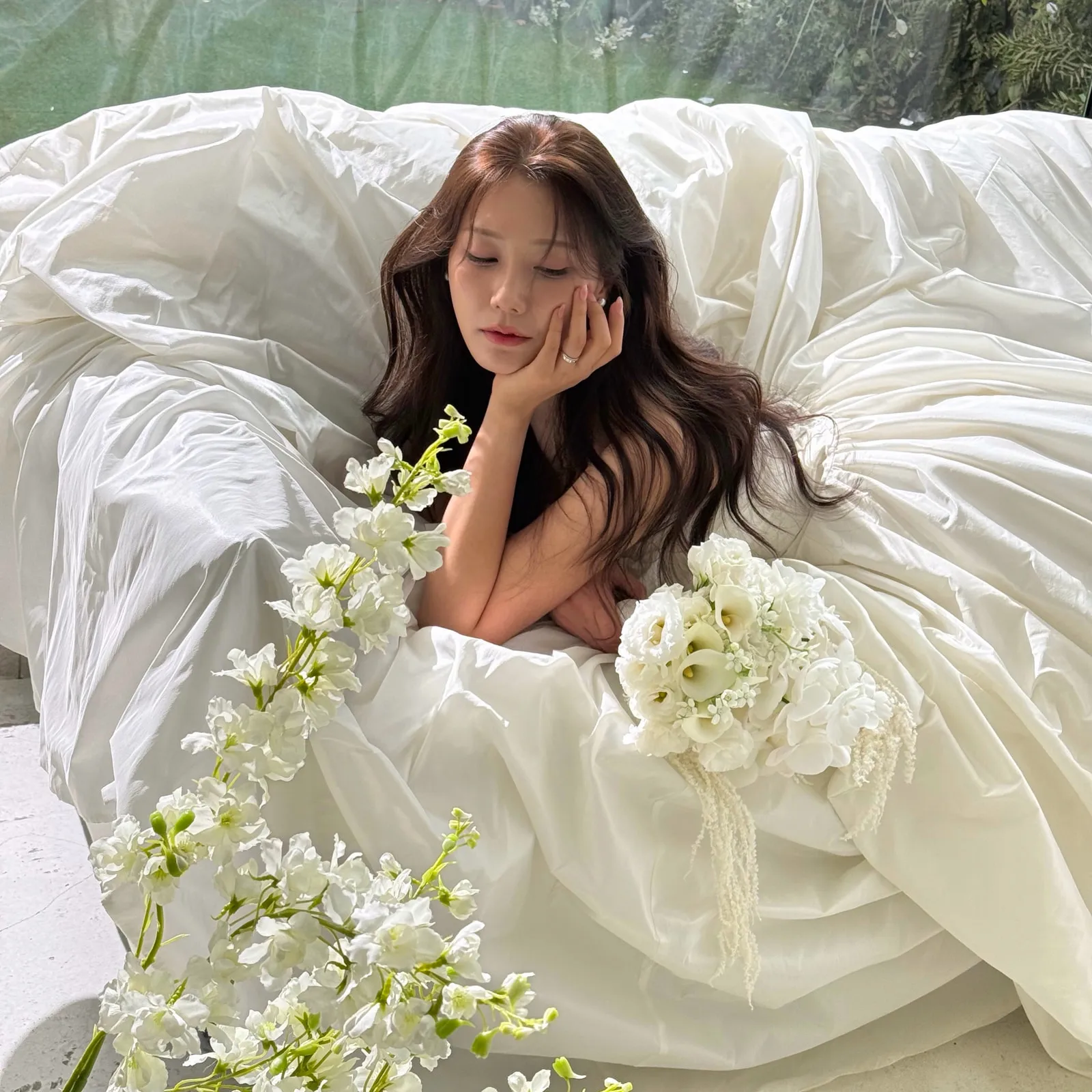 화이트 카라 드롭 촬영부케